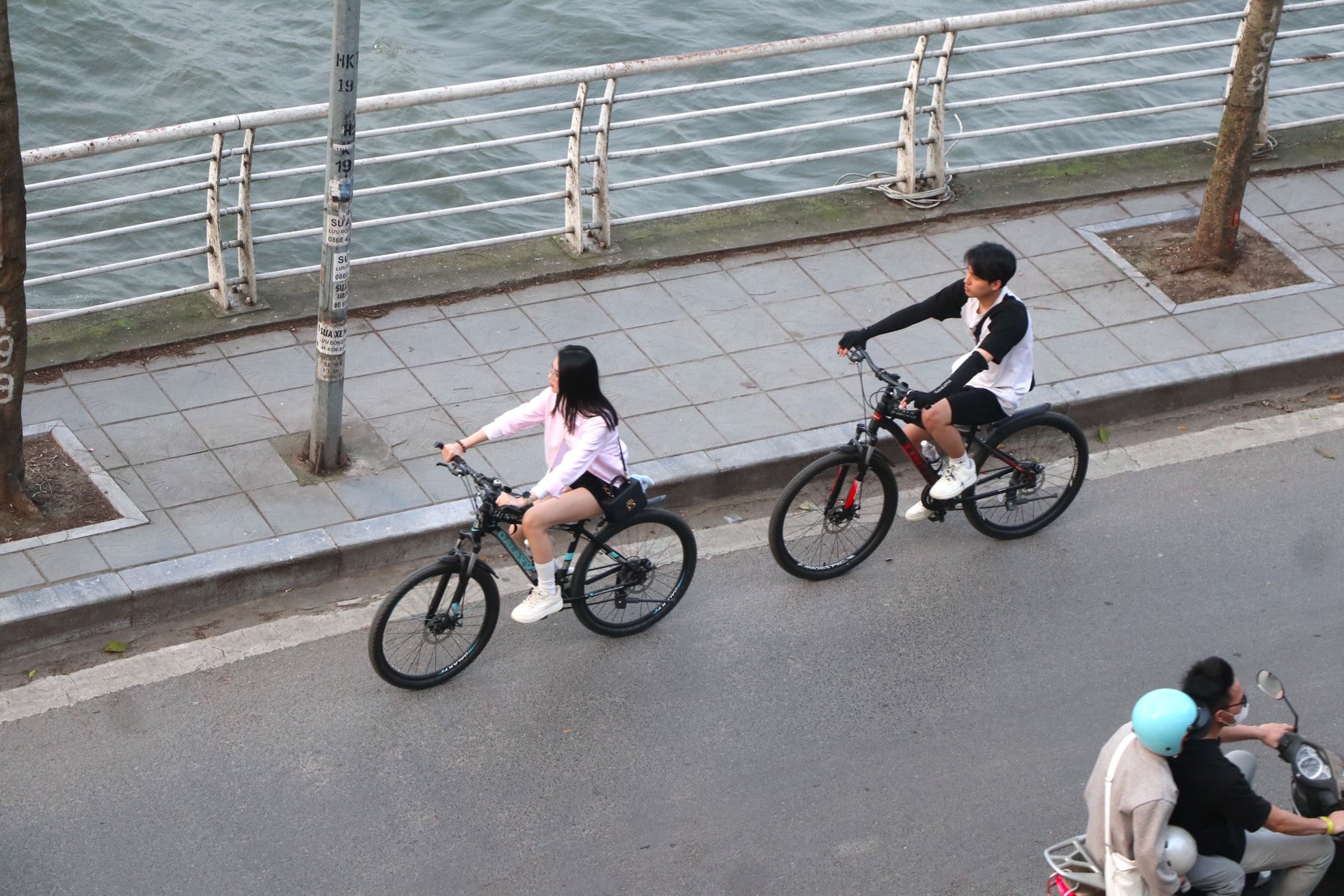 Cycling by West Lake not only promotes health but also deepens one’s appreciation for Hanoi’s spatial beauty